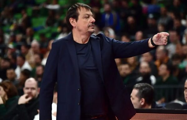 Έξαλλος ο Αταμάν έκοψε το ρεπό των παικτών του: «Πρέπει να δουλέψω τη νοοτροπία, ο Ολυμπιακός κέρδισε με 40 πόντους»