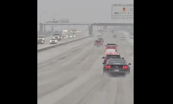 Ιστορική χιονοθύελλα στις ΗΠΑ: Άδεια ράφια σούπερ μάρκετ, πολικές θερμοκρασίες και 230.000 νοικοκυριά χωρίς ρεύμα