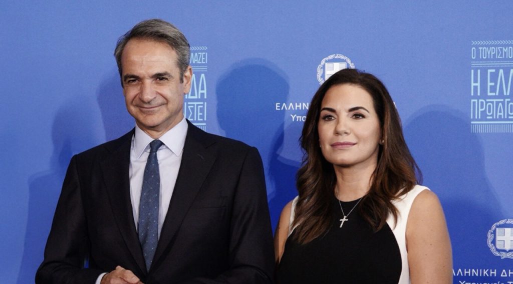 Τέλειωσε το υπουργικό, κατ΄ ιδίαν συνομιλία του πρωθυπουργού με την Όλγα Κεφαλογιάννη