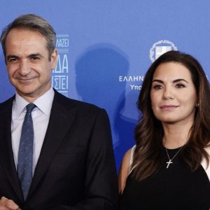 Τέλειωσε το υπουργικό, κατ΄ ιδίαν συνομιλία του πρωθυπουργού με την Όλγα Κεφαλογιάννη