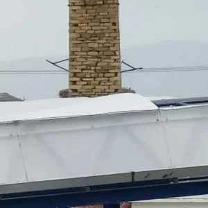 Σύρος: Αποκολλήθηκε μέρος του στεγάστρου στο γήπεδο της Ερμούπολης από τον δυνατό αέρα