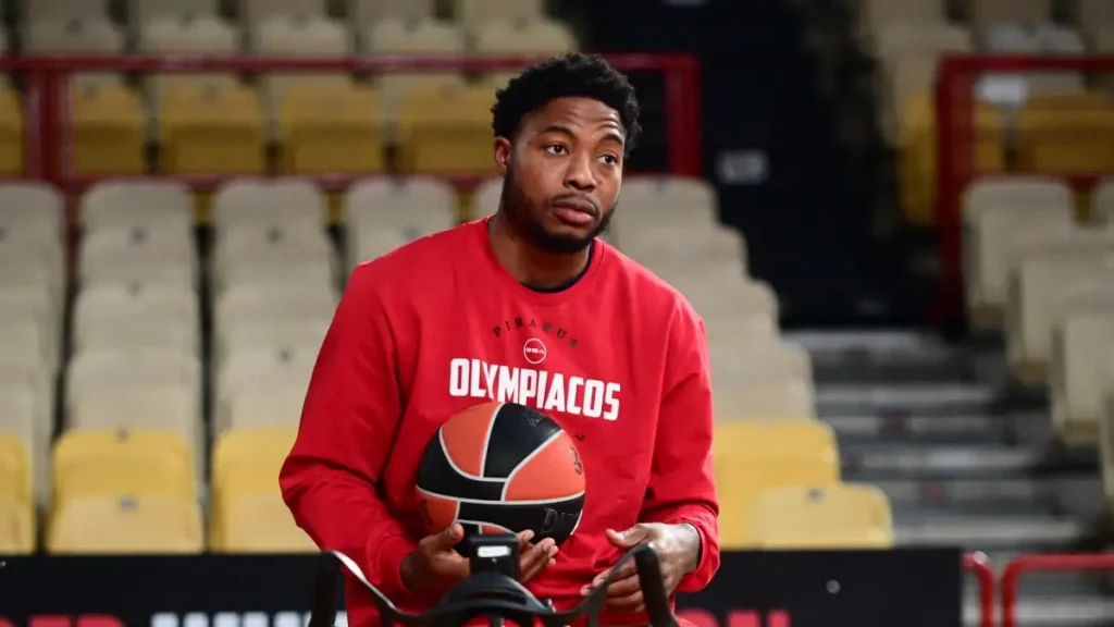 Ολυμπιακός – Μπάγερν Μονάχου: Με Τζόουνς, Μιλουτίνοφ και Γουόρντ η δωδεκάδα των «ερυθρολεύκων»