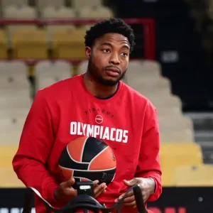 Ολυμπιακός – Μπάγερν Μονάχου: Με Τζόουνς, Μιλουτίνοφ και Γουόρντ η δωδεκάδα των «ερυθρολεύκων»