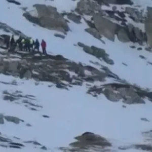 Ταΰγετος: «Η πλαγιά ήταν παγωμένη και τα παιδιά γλίστρησαν και χτύπησαν» λέει ορειβάτης για τους 8 που είχαν πέσει σε χαράδρα