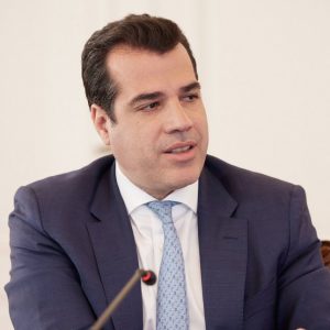 Συνάντηση Πλεύρη με τη γενική διευθ. του ΔΟΜ: Για την διαχείριση των μεταναστευτικών ροών