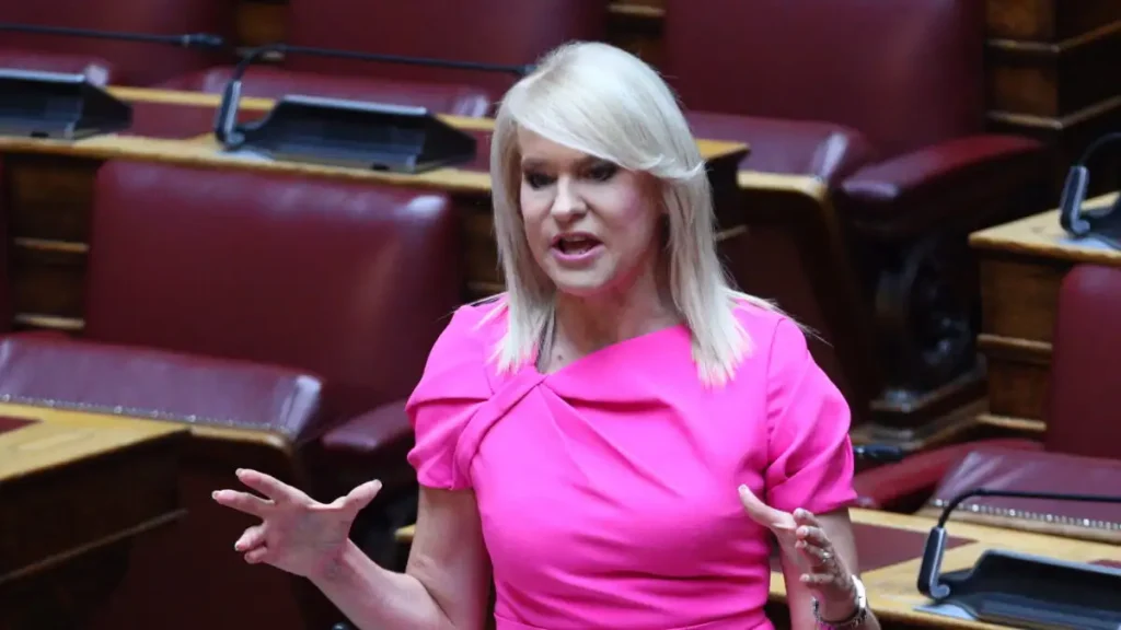 Αποχώρησε ο Λαζαρίδης μετά τις δηλώσεις Τζάκρη περί «αλητείας της ΝΔ» για την Καρυστιανού – Ένταση στον «αέρα»