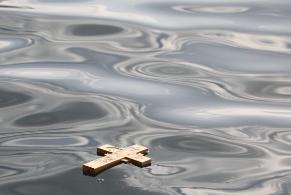 Απίστευτο περιστατικό στη Λεμεσό, πήρε τον σταυρό των Θεοφανίων και εξαφανίστηκε