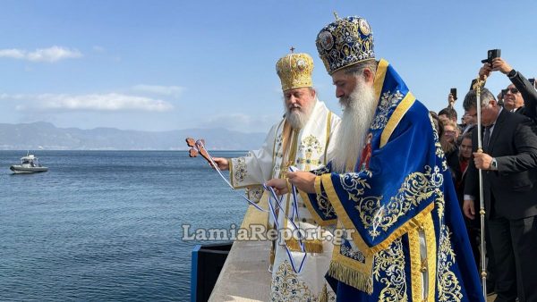 Η λαμπρή τελετή Καθαγιασμού των Υδάτων σε Σκάλα Αταλάντης και Αρκίτσα (ΒΙΝΤΕΟ-ΦΩΤΟ)