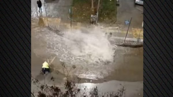 Έσκασε αγωγός νερού στη Θεσσαλονίκη, τέσσερις τραυματίες - Δείτε βίντεο