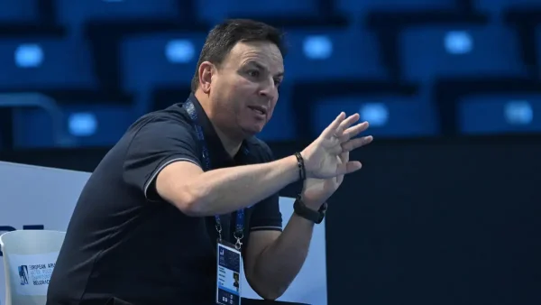 Ανατροπή με Θοδωρή Βλάχο: Κανονικά στον πάγκο της Εθνικής πόλο στον μικρό τελικό του ευρωπαϊκού πρωταθλήματος