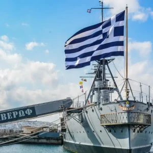 «Κίμων»: Το θωρηκτό «Αβέρωφ» υποδέχεται την υπερσύγχρονη φρεγάτα Belharra