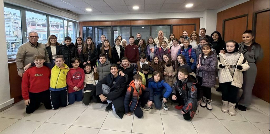 Οι μαθητές του 18ου Δημοτικού Σχολείου Λαμίας άφησαν για λίγο την τάξη και επισκέφθηκαν το LamiaReport