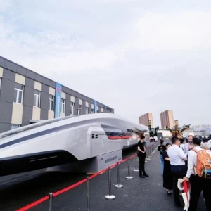 Η Κίνα αποκαλύπτει το ταχύτερο τρένο στον κόσμο: Αθήνα–Θεσσαλονίκη σχεδόν σε μία ώρα