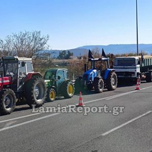 Μπλόκα αγροτών: Οι δρόμοι άνοιξαν με τα τρακτέρ στην άκρη της Αθηνών - Λαμίας - Θεσσαλονίκης