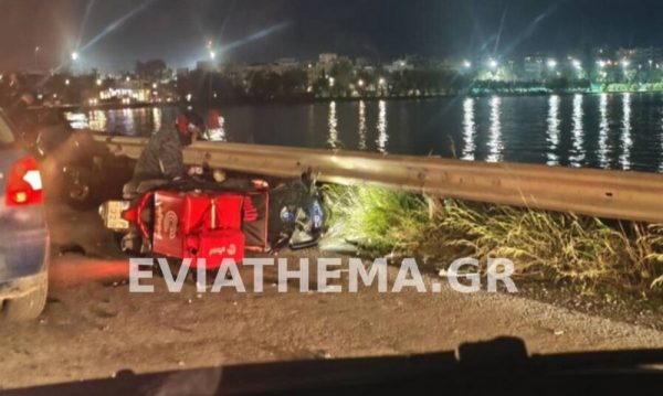 Χαλκίδα: Τροχαίο ατύχημα με ντελιβερά - Στο Νοσοκομείο ο οδηγός του δικύκλου