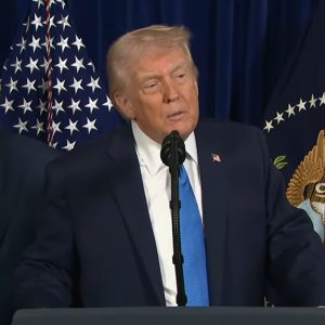 Νέες απειλές Τραμπ στο Ιράν: Πιθανή η συμφωνία μέσα στον επόμενο μήνα – Έκανε λόγο για «πολύ τραυματικές» συνέπειες αν αρνηθεί η Τεχαράνη