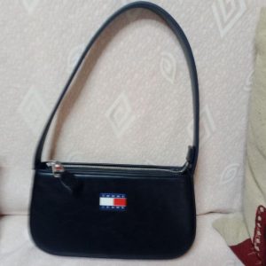 Βρέθηκε η τσάντα της φωτογραφίας...