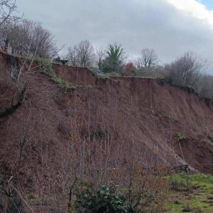 Τζουμέρκα: Σοβαρή κατολίσθηση στη Μικροσπηλιά – Σπεύδει κλιμάκιο γεωλόγων, «ακούγονται θόρυβοι» λένε οι κάτοικοι