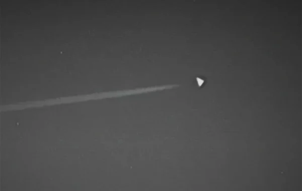 Μυστηριώδες αεροσκάφος σε σχήμα UFO εντοπίστηκε πάνω από την Περιοχή 51, ενώ ακούγεται παράξενος στρατιωτικός κωδικός