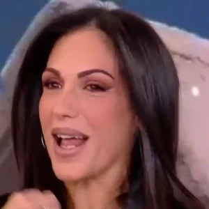 Η Ανθή Βούλγαρη επέστρεψε στην «Κοινωνία ώρα Mega»: Το πρωινό ξύπνημα δεν μας κάνει και πολύ καλό