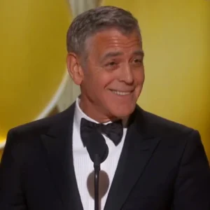 Τζορτζ Κλούνεϊ: Τα γαλλικά του στις Χρυσές Σφαίρες μετά την απόκτηση της γαλλικής υπηκοότητας και την επίθεση του Ντόναλντ Τραμπ