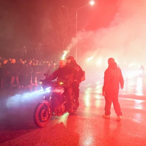 Στην Τούμπα συνοδεία μοτοπορείας οι επτά σοροί των θυμάτων