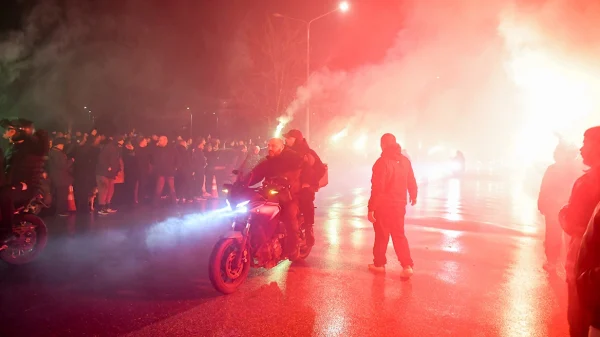 Στην Τούμπα συνοδεία μοτοπορείας οι επτά σοροί των θυμάτων (ΒΙΝΤΕΟ-ΦΩΤΟ)