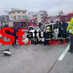 Θεσσαλονίκη: Στο νοσοκομείο τέσσερα άτομα μετά από σύγκρουση φορτηγού με αυτοκίνητο, δείτε βίντεο