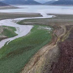 Οι βροχές και τα χιόνια γεμίζουν ξανά με νερό την λίμνη Υλίκη - Δείτε ΒΙΝΤΕΟ