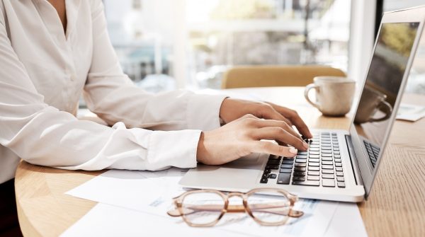 Κοπέλα με δεκαετή προϋπηρεσία αναζητά εργασία ως Υπάλληλος Γραφείου - Γραμματειακή Υποστήριξη