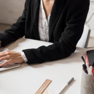 Ζητείται κοπέλα ως υπάλληλος γραφείου στη Μακρακώμη