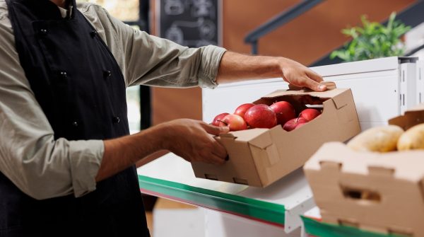 Ζητείται προσωπικό στο οπωροπαντοπωλείο Αφοί Τσάρα