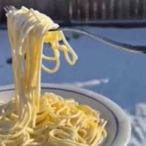 Ακραίο πολικό ψύχος στις ΗΠΑ: Ζυμαρικά παγώνουν ακαριαία στον αέρα