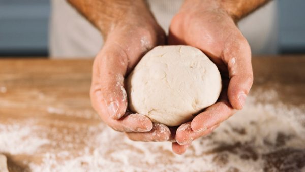 Βιοτεχνία παραγωγής προϊόντων ζύμης ζητά εργάτες ζύμης και συσκευασίας