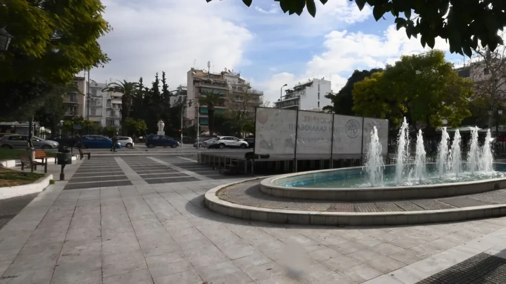 Καλλιθέα: Πώς χάθηκαν πολύτιμα λεπτά μέχρι να βρεθεί η 2χρονη που έπεσε σε σιντριβάνι – Τα νεότερα για την υγεία της