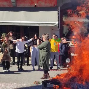 Έκαψαν τον Καρνάβαλο... ΟΠΕΚΕ-ΜΠΕ, συνοδεία "τογιότα", Φερράρι, Χασάπη και Φραπέ στο Δίστομο (ΦΩΤΟ)