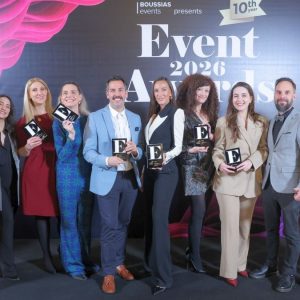 Ο Μάκης… κερνάει και κερδίζει! Τρία βραβεία στα Event Awards για την PR ενέργεια «Κερνάει ο Μάκης» με τον viral ήρωα του Eurojackpot