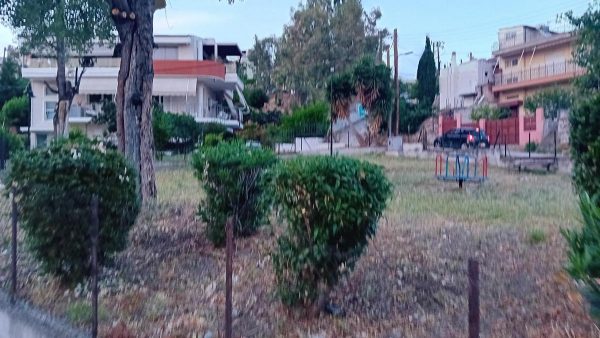 Πόσο ακόμη θα μείνει κλειστή η παιδική χαρά στην οδό Αμπλιανίτη;