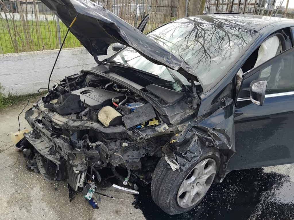 Σύγκρουση αυτοκινήτων στη Λάρισα – Τρεις τραυματίες