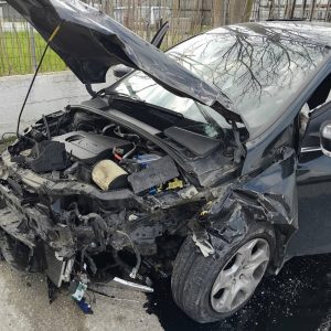 Σύγκρουση αυτοκινήτων στη Λάρισα – Τρεις τραυματίες