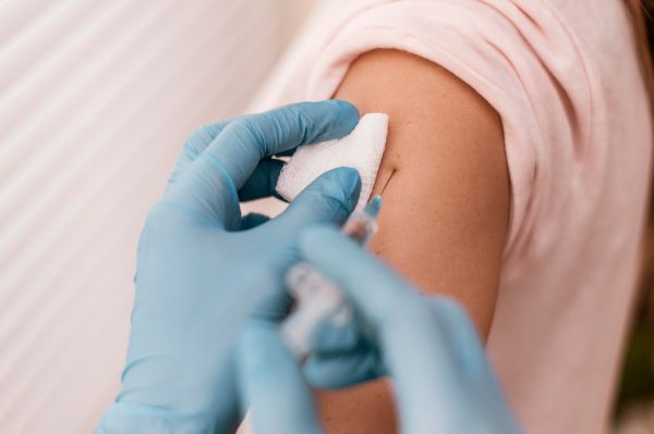 HPV: 630.000 γυναίκες με καρκίνο τραχήλου μήτρας κάθε χρόνο – «Καμπανάκι» για την εμβολιαστική κάλυψη στην Ελλάδα