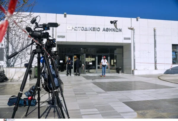 Δικηγόρος πήγε με όπλο σε δίκη στο Πρωτοδικείο Αθηνών