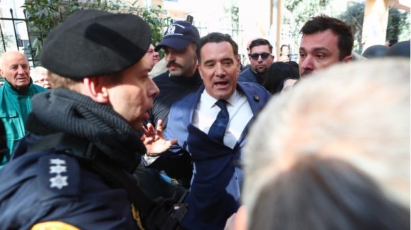 Γεωργιάδης: «Δείτε όλο το βίντεο από τα επεισόδια στο νοσοκομείο της Νίκαιας, δεν είμαι ο θύτης αλλά το θύμα της βίας»