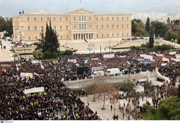 Τέμπη: Τρία χρόνια από τη σιδηροδρομική τραγωδία – Το κάλεσμα για μαζικές συγκεντρώσεις στις 28 Φεβρουαρίου