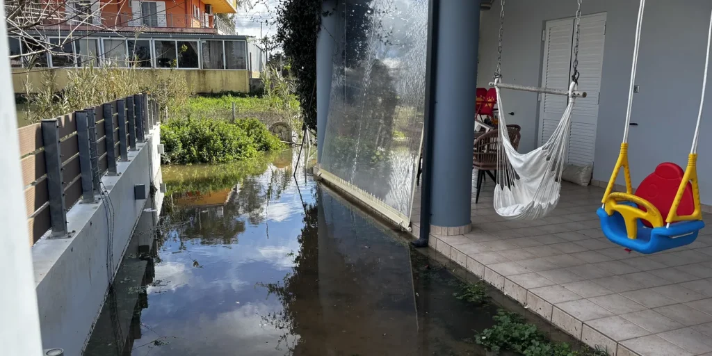 Ηλεία: Έξι οικισμοί αποκλεισμένοι από τις καθιζήσεις - Πλημμύρισαν κατοικίες και καλλιέργειες στο Βαρθολομιό