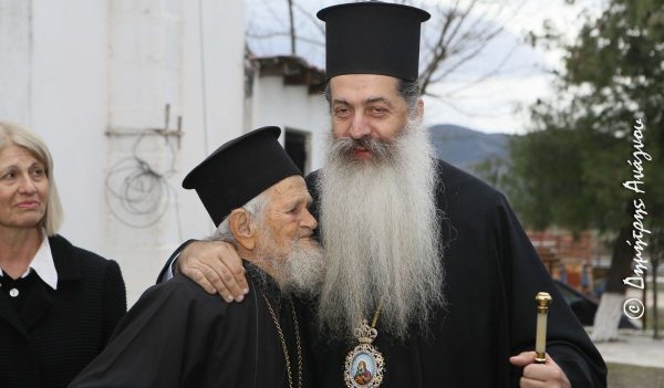 Φθιώτιδα: Ιερέας έκλεισε τα 100 και συνεχίζει να λειτουργεί στην ενορία του - Η υπόσχεση του Μητροπολίτη