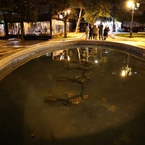 Επί 40 λεπτά έκαναν ΚΑΡΠΑ στην 2χρονη που έπεσε στο συντριβάνι στην Καλλιθέα – Κρίσιμη η κατάσταση της υγείας της