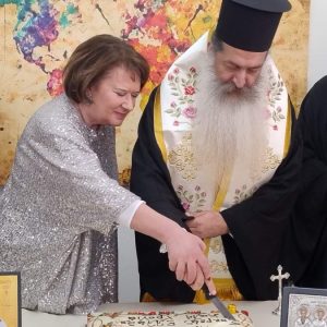 Η Περιφερειακή Διεύθυνση Π/θμιας έκοψε την πίτα της (ΦΩΤΟ)