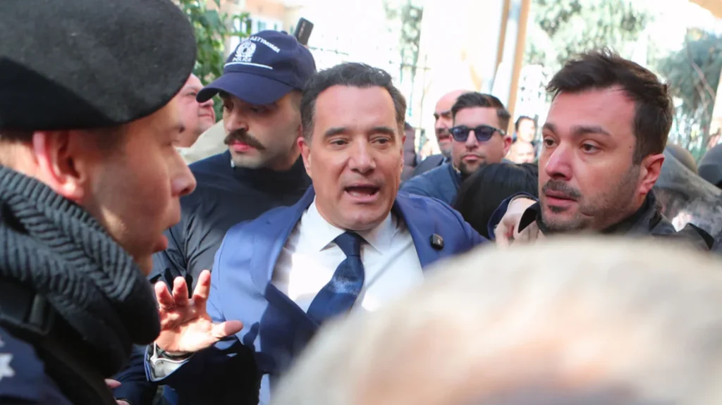 Δημογλίδου για τα επεισόδια στο νοσοκομείο Νίκαιας: Κάποιοι ήθελαν να δουν εικόνες να ανοίγουν το κεφάλι του υπουργού, τραυματίστηκαν αστυνομικοί