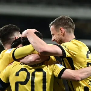 Super League: Η αναλλοίωτη κορυφή, ο ΠΑΟΚ που χάνει έδαφος και ο Παναθηναϊκός που απειλεί τον Λεβαδειακό